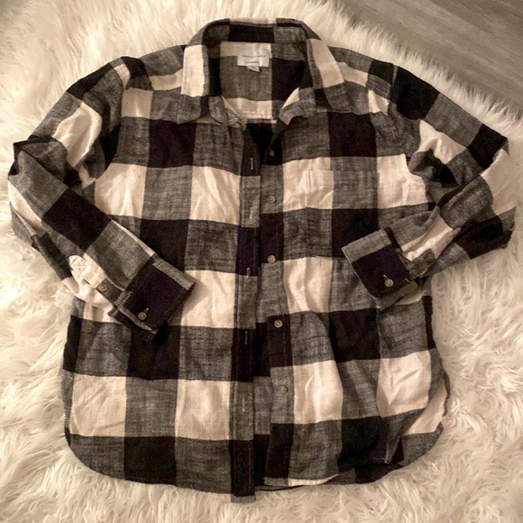 American eagle black and cream flannel 🦋 - Picture 1 of 3